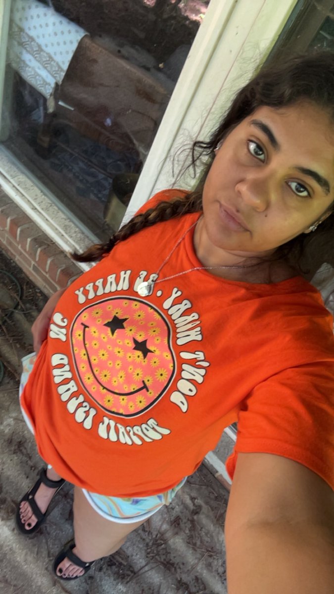 CosmicKarma__'s tweet photo. oh nothing just cleaning my car in platform Tevas 🩴 in 95°F weather 🖤🧡 https://t.co/mBpFGKcUsQ