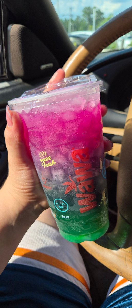 AccursedPrincex's tweet photo. Pretty drink for the prettiest Princess before work ✨️ https://t.co/D0BNiFzsNk