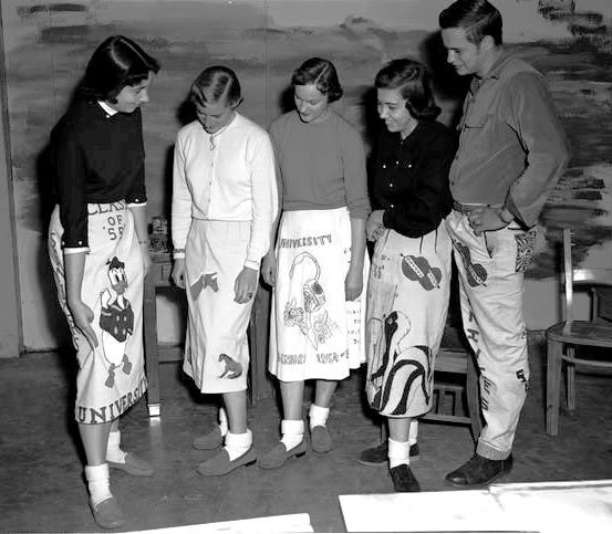 ECrowens's tweet photo. #caption #contest #captionthis #captions wanted #captionsplease #captionsforinsta #storyprompt #storyprompts #wrongplace #wrongplacewrongtime #wrongnumber #wronganswer #wronganswers #wrongway #wronganswersonly #showandtell #fashionfails https://t.co/7pAayIfEuU