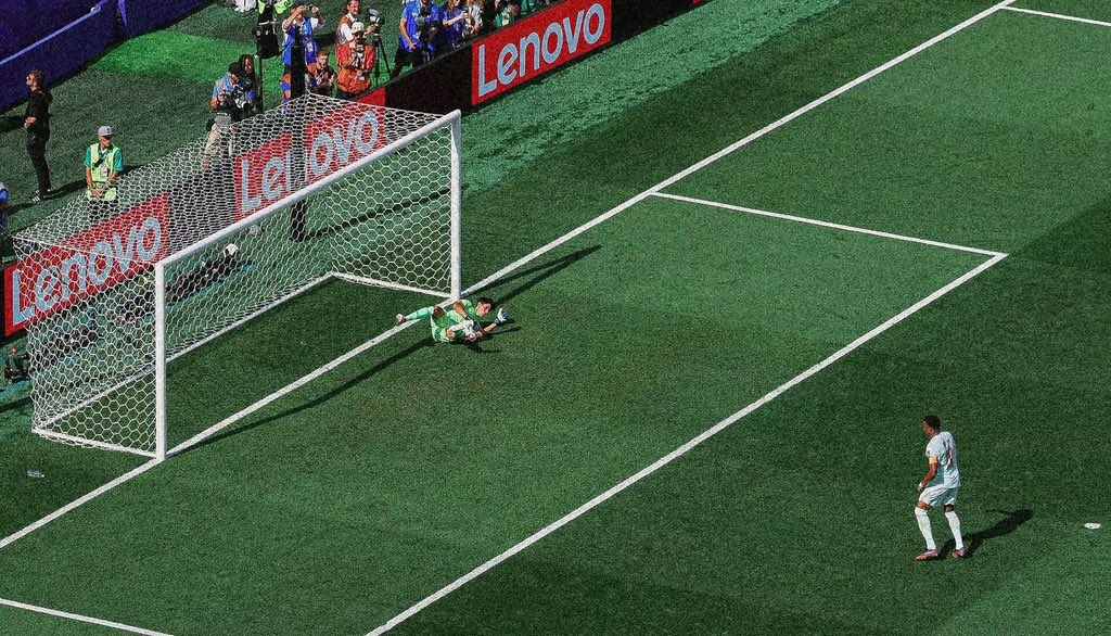 appiecule's tweet photo. Number of penalties awarded in the last three World Cups:

🇫🇷 France — 8 penalties
🇦🇷 Argentina — 8 penalties

Did anyone complain about France? Of course not. Did anyone call Mbappé “FIFA’s boy”? Of course not.

Even though he’s only 27 while Messi is 39, if he keeps going at this rate, he could eventually surpass 20 World Cup penalties.