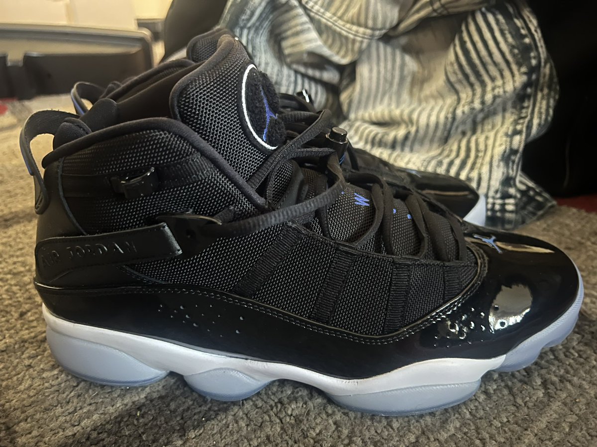 MeechBarnes101's tweet photo. Feels great to get some new shoes!! https://t.co/qyWkdg5l3J