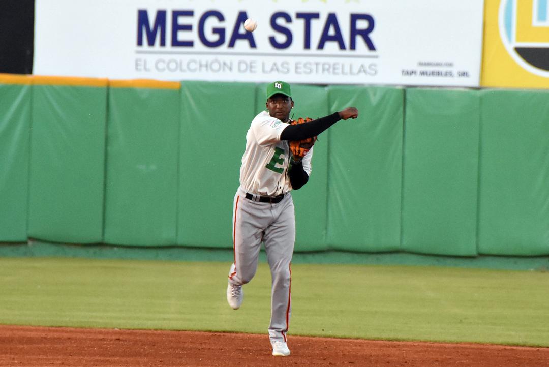 EOBASEBALLCLUB's tweet photo. Marco Luciano (YANQUIS) tuvo ayer su 3er. JJ de 2 H en lo que va de julio (6 JJ), en AAA. Luciano (.290-15-40 entre AA y AAA) bateó de 4-2. Este mes lleva de 24-7 (.292), con 2 HR y 5 CE. https://t.co/hQHOj3uev5