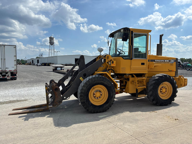 Mowrey_Auction's tweet photo. 1996 Volvo L50C Loader, Cab Air Heat, 17.5-25 Tires, Hydraulic Quick Coupler, 88" Bucket, Fenders, 7680 Hours. Asking $29,500. https://t.co/CwytcEdYot