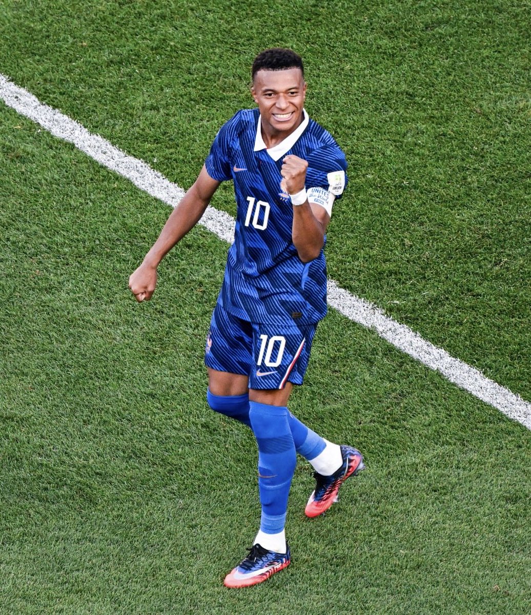 RBcleay's tweet photo. 🚨 エンバペ、W杯通算20ゴール到達。🤯🇫🇷

🏆 2018 (4ゴール)
⚽⚽⚽⚽

🏆 2022 (8ゴール)
⚽⚽⚽⚽⚽⚽⚽⚽

🏆 2026 (8ゴール)
⚽⚽⚽⚽⚽⚽⚽⚽

🌍 W杯通算 (20ゴール)
⚽⚽⚽⚽⚽⚽⚽⚽⚽⚽
⚽⚽⚽⚽⚽⚽⚽⚽⚽⚽ https://t.co/suYychfTIi