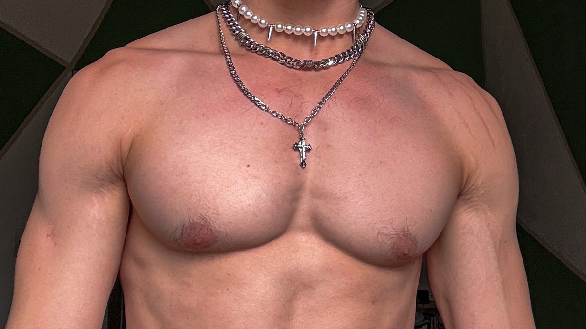 souluisjr's tweet photo. Just men chest https://t.co/70Ry6BCeCY