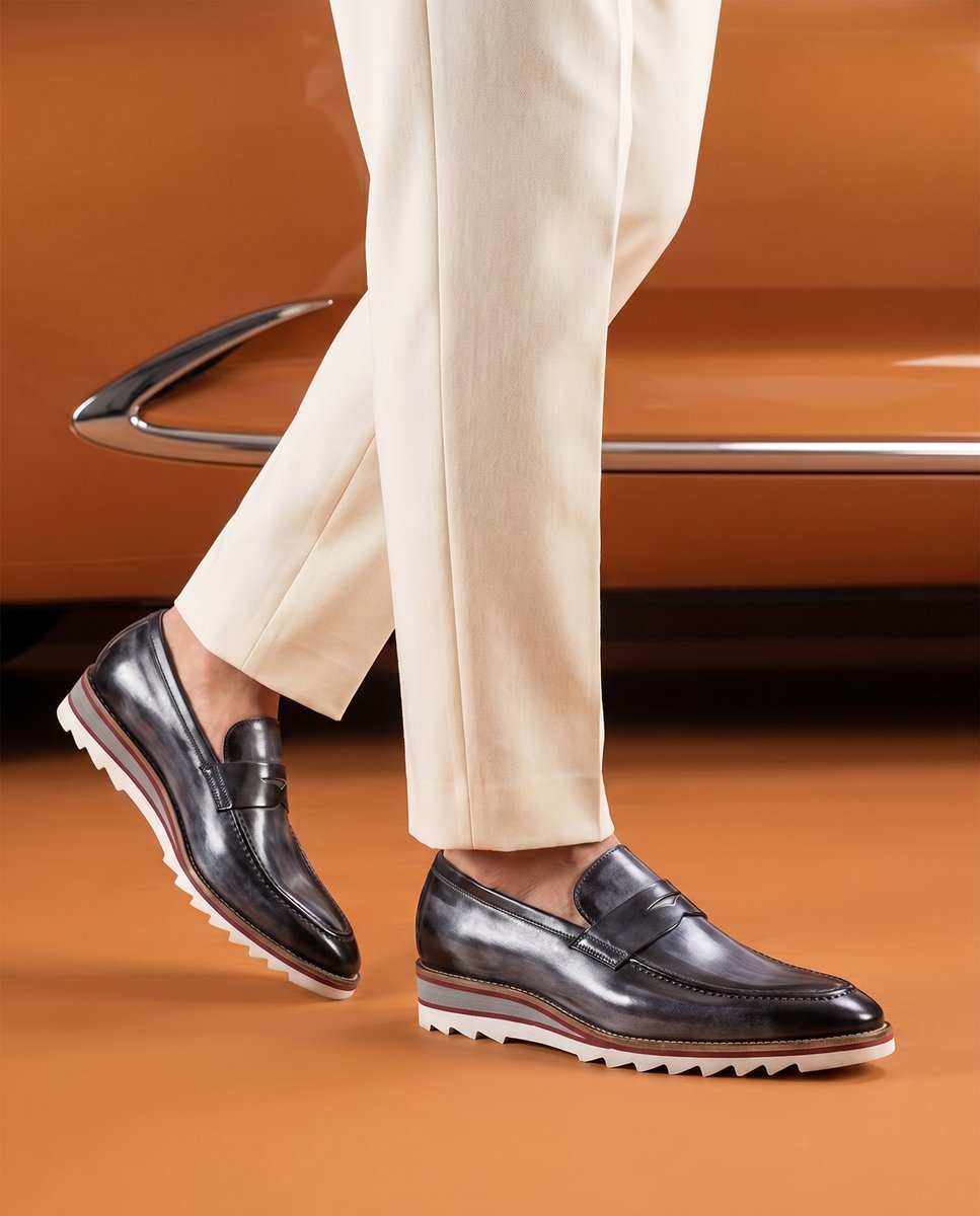 JoseRealShoes's tweet photo. Hand painted in Naples, built for comfort. The Amberes Sport Antracite loafer showcases a smoky silver patina and a lightweight sports sole.
#JoseReal #HandmadeInItaly #LuxuryLoafers https://t.co/Ef8LKII1Ex