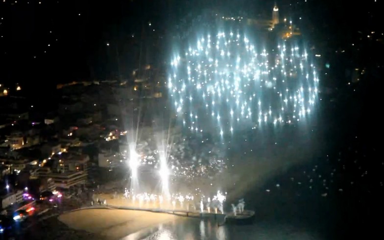InfoBassin's tweet photo. FEUX D'ARTIFICE détaillés + l'ACTU sur ✍https://t.co/h5F43i6dGA
Un protocole financier chaud patate; Des logements pour les saisonniers; La ponte des huitres en avance; Les autres sorties, les films, etc.
#bassindarcachon #latestedebuch #pasvupaspris #films #cinema #feudartifice https://t.co/lPYQpXnDZh