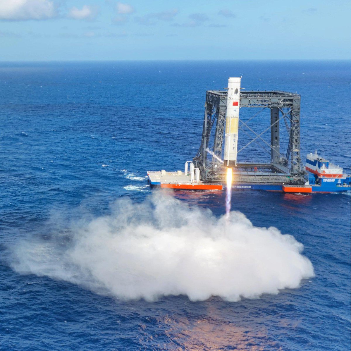 dpoddolphinpro's tweet photo. Tomorrow morning, China is attempting to launch *and catch* their Chang Zheng 10B for the first time.

Launch is NET July 10, 04:10 UTC.

As it launches from Wenchang and flies over the water, CZ-10B's booster will target a wire-catch boat downrange.

The CZ-10B shares a Kerosene/Oxygen first stage with the CZ-10A, but swaps the second stage for a more powerful Methane/Oxygen stage.

The Chang Zheng 10 - the key Super Heavy-lift rocket powering China's crew lunar program - will also utilize three of these boosters, in a Falcon Heavy-like configuration.

The CZ-10A has flown once before, successfully conducting a controlled soft splashdown in the South China Sea.

This is the latest orbital-class Chinese vehicle to attempt booster recovery. The first, Zhuque-3, and the second, Chang Zheng 12A, have energetically impacted the ground.

If successful, the CZ-10B will become the first non-American rocket type to achieve this capability. 

📷 1: Chang Zheng 10B on the pad
📷 2: Chang Zheng 10A splashdown in February