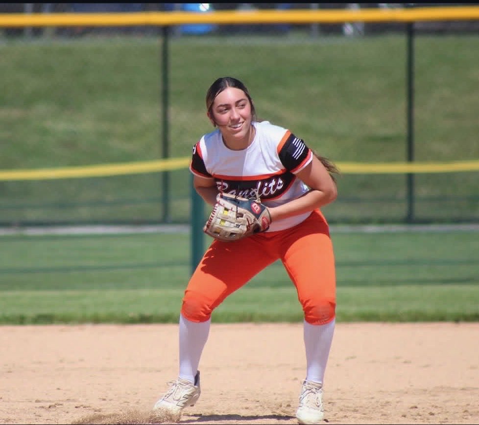 GVrona2029's tweet photo. 🧡🖤Thank you to all the coaches who had camps @DDSBandEvents . I had a great time and got great advice to help me one up my game. 

@UofL_CoachHolly @GriffJ_13 @CarmynGreenwood @chiddy3 @jennajen5123 @CarylDrohan @katedrohan @Coach2k_OSU @Hall_J_4 @YoCoachYo  @WalshJesuitSB https://t.co/hRvwxIriwZ