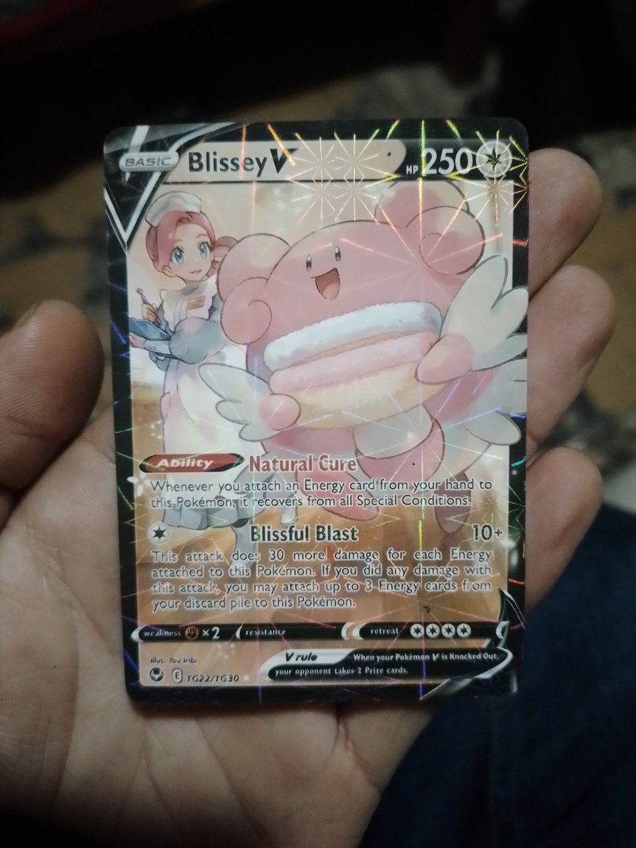 CesarVa75999967's tweet photo. Las cartas de Pokémon con brillos puestas en estás. [Advertencia: Son cartas bootleg o cartas no oficiales /Post/]  

Estás llevan el mismo diseño de las oficiales pero se venden más baratas que estás como tal ya que son copias y vienen en inglés. https://t.co/2Ed2RyxuMH