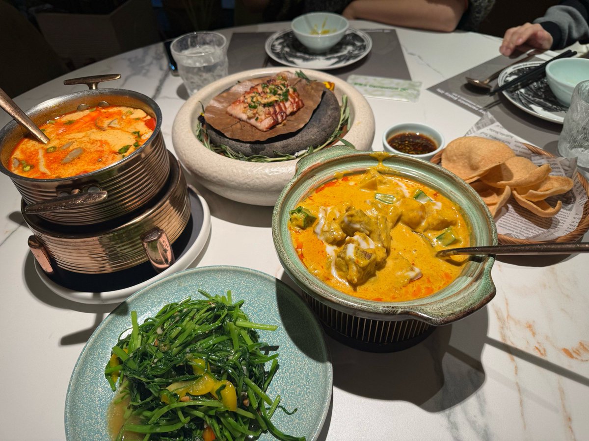 DanielJunge82's tweet photo. Craving bold flavors Tonight’s pick: Thai green curry with fragrant jasmine rice—creamy, spicy, and totally transportive. ， https://t.co/U2bQNTdPfz