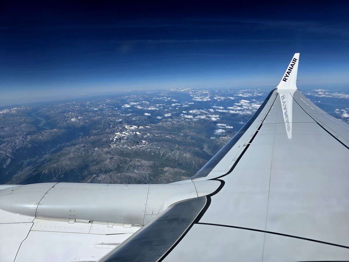 dmtaylor90's tweet photo. Cracking views along the way 🏔 #Avgeek https://t.co/mC0AXjGv2l