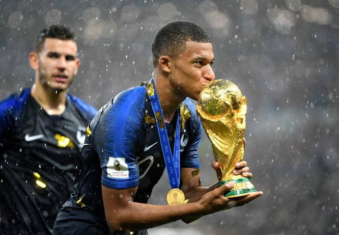 tammy_none's tweet photo. Já tá podendo dizer que o Mbappé é o maior da história das copas ou tá cedo? https://t.co/0Ugq4xAbv8