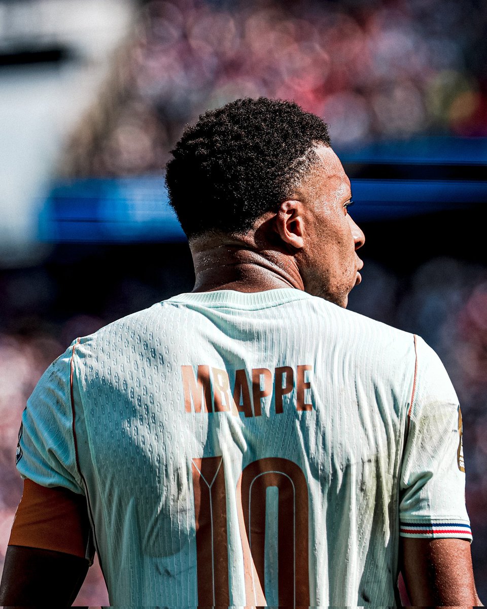 Vincent_1393's tweet photo. La France mérite totalement sa victoire et sans un grand Bono ça aurait pu finir en correction.

Et que dire de Kylian Mbappé qui est juste parfait dans ses paroles comme dans ses actes.

Il reste 2 matchs, pour que les bleus entre un peu plus dans l'histoire de ce sport. https://t.co/O9iUn9GOxR