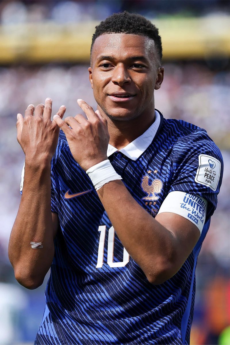 Foradas_4linhas's tweet photo. 20 jogos na copa do mundo 
20 gols na copa do mundo

Kylian Mbappé. https://t.co/BKjnSJsIdk
