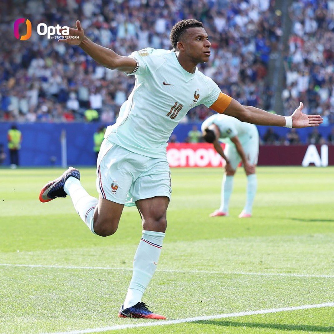 KAlkaabi1214's tweet photo. 🇫🇷 سجّل كيليان مبابـي 10 مساهمات تهديفية في كلٍّ من نسختي كأس العالم الأخيرتين، وهو اللاعب الوحيد منذ عام 1966 الذي حقق هذا الإنجاز في بطولتين مختلفتين

8 أهداف، 2 تمريرات حاسمة في 2022
8 أهداف، 2 تمريرات حاسمة في 2026 https://t.co/DO0G7C3xOW