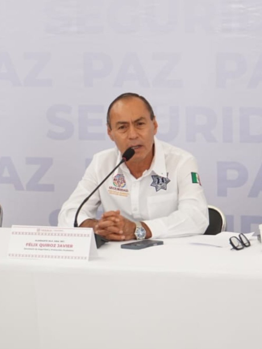 Replica_Tweets's tweet photo. Hoy 4 #ejecutados en #Oaxaca; mientras en el restaurante #CasaOaxaca, el #secretario de seguridad de @salomonj con grandes #viandas y #amigos; al exterior las #patrullas con policías y marinos #SinComer 🚔🚓👮👮♀️🚨 😋😋
@SEGOB_mx
@SSPC_GobOax @FISCALIA_GobOax https://t.co/e6BKRC8kHN