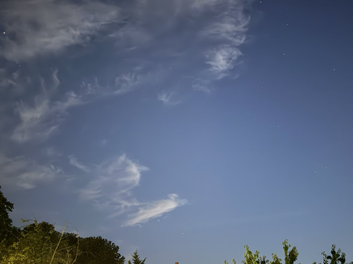 LisaAHiggin's tweet photo. I took this piccie just now …..🕊️💛😘
We’re looking at the same stars 🌟🌊🪐
#lookup➡️
#therealdeal🌈
#unique💛 https://t.co/5WXLwYAmEe
