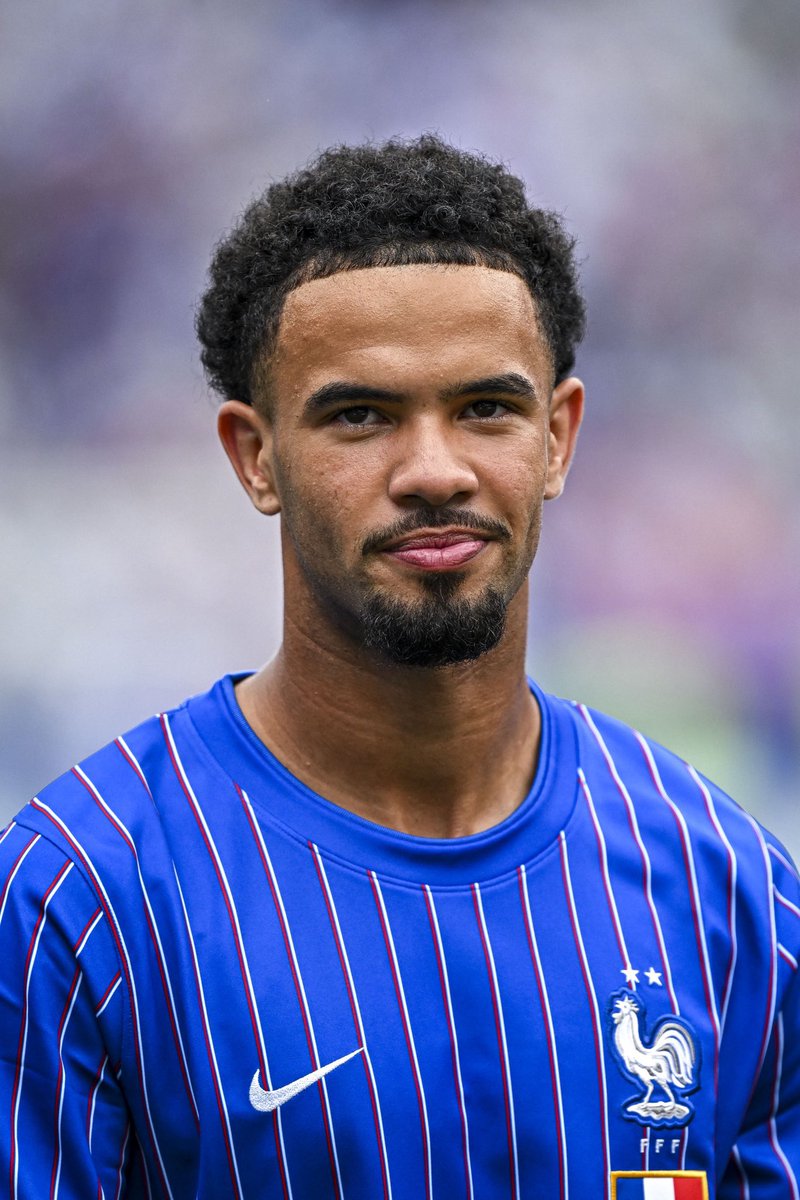 _BeFootball's tweet photo. 20 piges mais Warren Zaïre-Emery 🇫🇷 a déjà participé à des demi-finales dans 𝗧𝗢𝗨𝗧𝗘𝗦 𝗟𝗘𝗦 𝗖𝗢𝗠𝗣𝗘́𝗧𝗜𝗧𝗜𝗢𝗡𝗦 𝗟𝗘𝗦 𝗣𝗟𝗨𝗦 𝗣𝗥𝗘𝗦𝗧𝗜𝗚𝗜𝗘𝗨𝗦𝗘𝗦. 😭😭😭😭

Coupe du Monde 🌍:
▫️1/2 finale 2026

Euro 🇪🇺:
▫️1/2 finale 2024

Ligue des Champions 🌟:
▫️1/2 finale 2024
▫️vainqueur 2025
▫️vainqueur 2026 

Même si son rôle est moins important en sélection, il a le mérite d’être là.