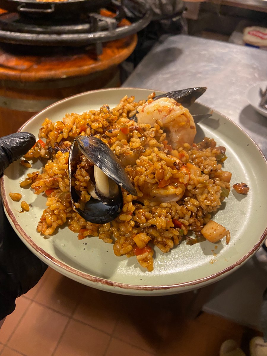 killingcosima's tweet photo. Living my best life cooking paella in Spain 🇪🇸 https://t.co/1JRmXK48Uv