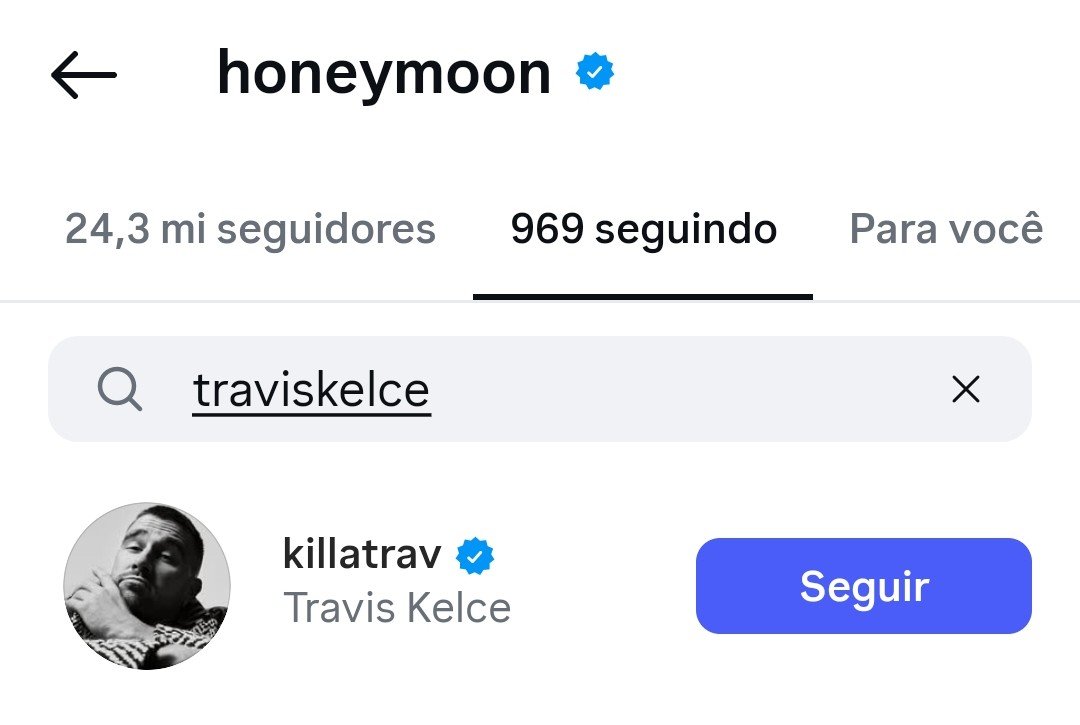thismtryin's tweet photo. eu to morta que ela não segue a taylor mas segue o Travis https://t.co/VHPf3bFNTx