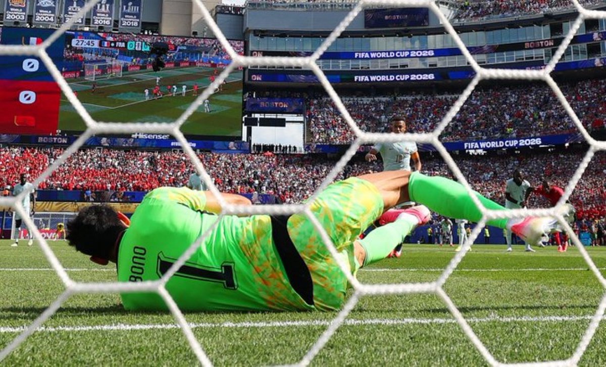vaticSports's tweet photo. 🚨 FRANCE ARE INTO THE WORLD CUP SEMI-FINALS.

France defeat Morocco 2–0 to continue their march towards another World Cup crown.

Kylian Mbappé once again made the difference, bouncing back from an early penalty miss with a goal before setting up another.

Morocco’s remarkable tournament comes to an end, but they leave with their heads held high after another historic World Cup campaign.

France are now just one win away from the 2026 FIFA World Cup Final. 🇫🇷
