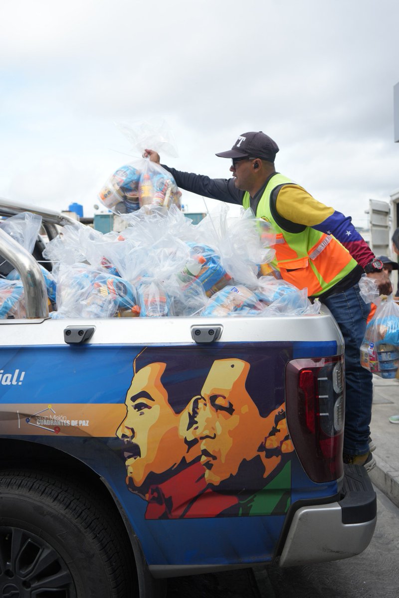 InttContigo's tweet photo. Como parte de las políticas que ejecuta el Ejecutivo Nacional, el INTT brindó asistencia humanitaria mediante la entrega de 300 combos de insumos en la Universidad Marítima del Caribe, ubicada en la parroquia Catia La Mar, estado La Guaira
https://t.co/SjpUle8mAl? p=18109 https://t.co/KKeFAaVcBJ