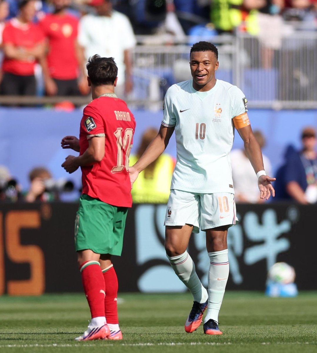 abdulrahmanRM15's tweet photo. منتخب المغرب اليوم بالغ بالحالة الدفاعية 
والهجوم افتقد   "صيباري" 
شكراً ياسين بونو  على كل التصديات والتألق

هدف جميل من كيليان مبابي نجم المونديال 

#المغرب_فرنسا https://t.co/4YKU9WWoY6