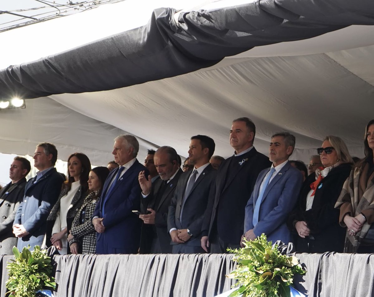mtorreslima's tweet photo. Río Cuarto fue escenario del acto central de Córdoba para conmemorar el 210° aniversario de la Declaración de la Independencia.

Junto al gobernador @MartinLlaryora y al intendente @guillederivas compartimos esta gran celebración patria, homenajeando una fecha que nos une como argentinos y reafirma los valores de libertad, soberanía y compromiso con nuestro país.

¡Viva la Patria! 🇦🇷