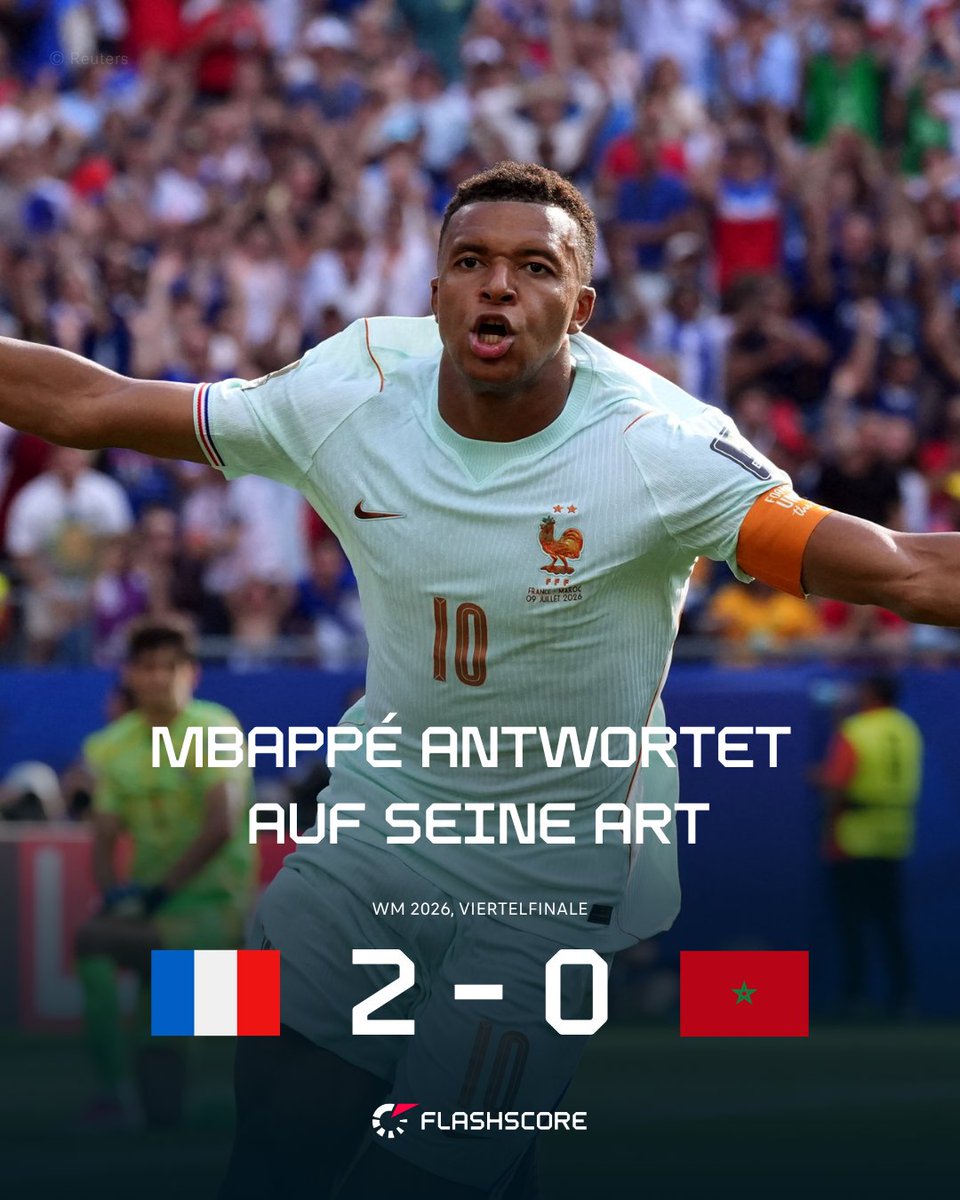 FlashscoreDE's tweet photo. 🇫🇷 ABSOLUTE MASCHINEN: FRANKREICH MARSCHIERT WEITER – MBAPPÉ & DEMBÉLÉ SCHIESSEN LES BLEUS INS HALBFINALE!

Am Ende ein souveränes 2:0 – doch der Weg dahin hatte seine Dramatik! 🔥

🇫🇷 Frankreich 2:0 Marokko 🇲🇦 (VF)
⚽ Mbappé (60.) – nach vergebenem Elfmeter die perfekte Antwort, sein 8. Turniertor!
⚽ Dembélé (66.) – eiskalt ins lange Eck, sein 4. Tor in Foxborough!

Der Knackpunkt: Mbappé verschoss in der 28. Minute vom Punkt – Bounou, Marokkos Elfmeter-König (4 gehaltene Elfer bei dieser WM!), hielt erneut. 🧤 Doch der Kapitän ließ sich nicht beirren und drehte in nur sechs Minuten das Spiel.

Mit dem Treffer zieht Mbappé im Golden-Boot-Rennen mit Messi gleich (je 8 Tore) – und steht bei 20 WM-Toren insgesamt! 👑

Marokkos tapfere Atlas-Löwen fanden gegen die brutale französische Offensive kaum ein Mittel – für Les Bleus geht's im Halbfinale gegen Spanien oder Belgien. 🎯

Ist diese Frankreich-Elf noch zu stoppen? Was meint ihr? 👇

⚽🇫🇷🇲🇦 #Frankreich #Marokko #Mbappe #Dembele #WM2026 #Flashscore #FRAMAR
