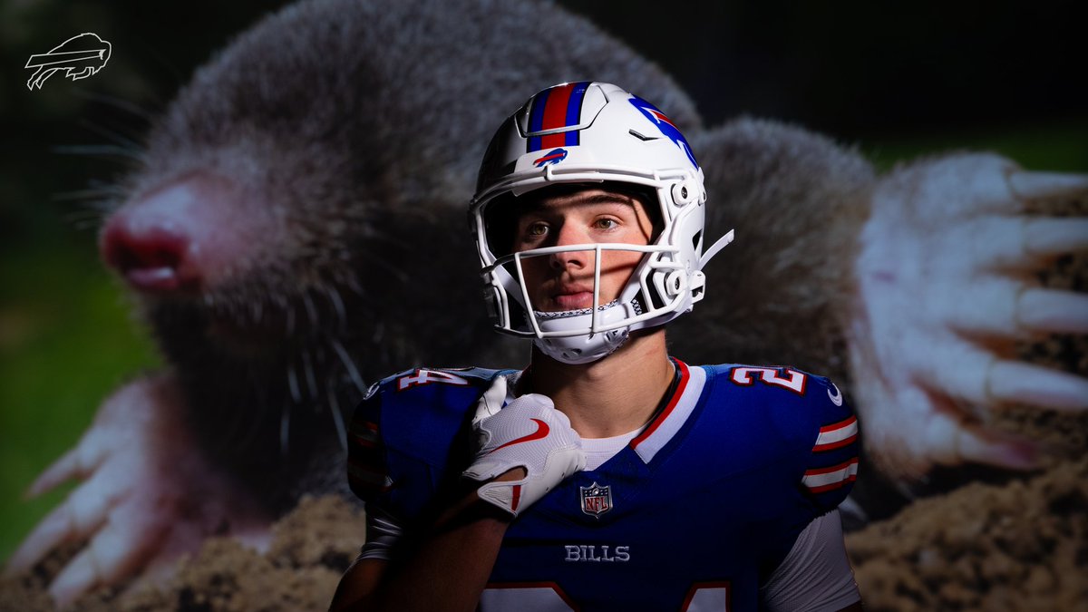 BuffaloBills's tweet photo. No context media day. 😅 https://t.co/QXbuCbMo4n