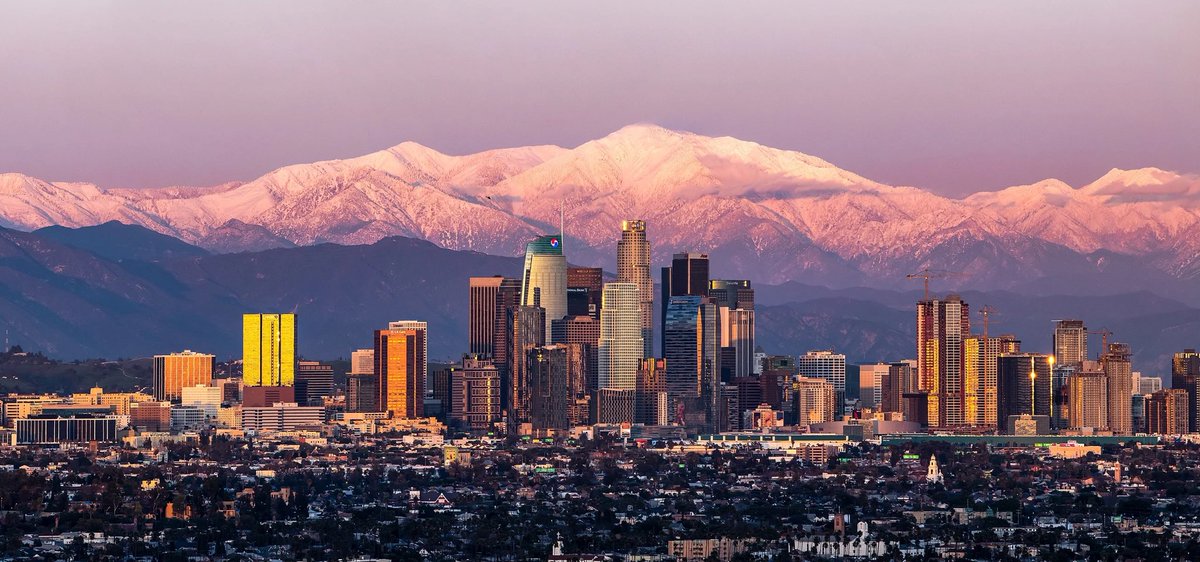 jeunheung's tweet photo. Santiago de Chile tiene un aire a Los Ángeles California, hasta tienen clima similar https://t.co/Oahel2IpFk