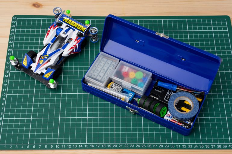 DIME_HACKS's tweet photo. 7/15発売DIMEの特別付録は『爆走兄弟レッツ＆ゴー!!』スチールGEARケース！
ミニ四駆のパーツをはじめ、文具、アウトドアグッズまで、様々な小物の収納＆持ち運びに打ってつけ。ハリケーンソニックver.とサイクロンマグナムver.の2種類で登場！
※2種類のデザインのうち、どちらか1点が入っています。種類の選択、交換はできかねますのでご了承ください！
https://t.co/U3BQ2FEVJI
#付録　@letsgo_30exh　@mini4wd