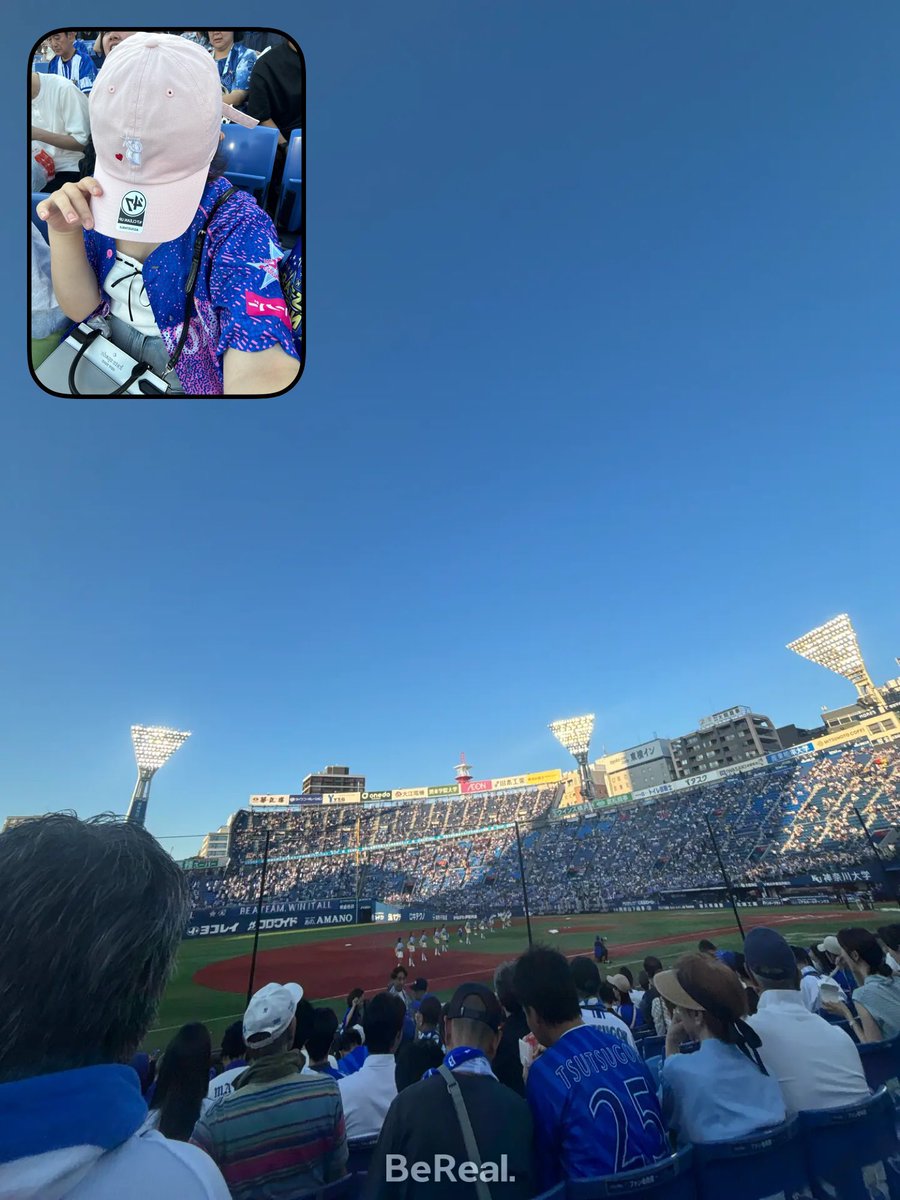 rion709's tweet photo. 昨日は誕生日だったからハマスタに連れて行ってもらった！！
推し選手は不在だったけど、家族でベイスターズの試合観に行けてすっごく楽しかった〜⚾️🌟💙

お父さんに誕プレでピンクのキャップ買ってもらった💖

それ以外にも嬉しかったことが沢山あって、幸せな1日だった〜🌕
 #baystars https://t.co/cDWEo4jYdZ