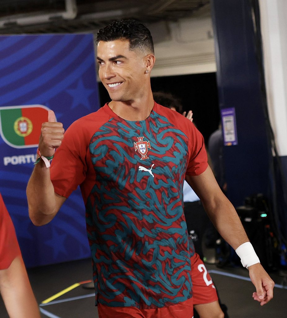FabrizioRonald0's tweet photo. 🚨🗣 Kylian Mbappe: "Cristiano is a Legend, He has always been the Motivation for my Performances, and I strive to reach his level one day." ❤️ https://t.co/bbPADq9G58