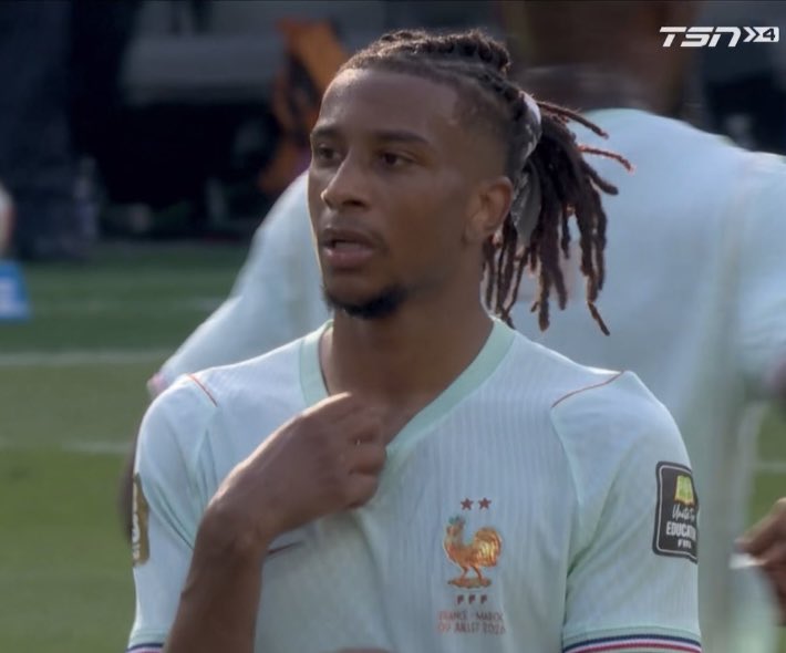 lucholise's tweet photo. hes so dissapointed that he didnt get his goal oh my sweet boy https://t.co/PrZZCUnrvA
