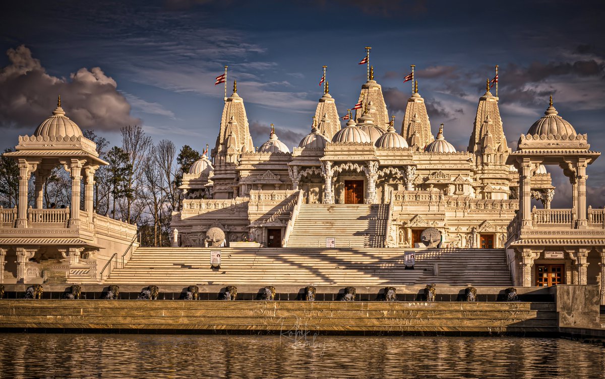 itsRohitKamboj's tweet photo. Where Light Meets Devotion
Would you have guessed this is Georgia, USA? 📍
Golden light, dramatic skies, and breathtaking craftsmanship transformed this visit into an unforgettable moment.
#Photography #Georgia #Architecture #Travel #BAPSTemple
For more: https://t.co/FItf9Cy9mx https://t.co/n5BftZ8myb