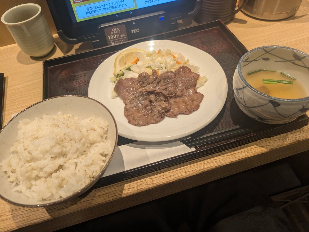 54umai's tweet photo. 24時間前は朝から牛たん定食食ってたの行動力の化身すぎる https://t.co/GT8gSz1jJG