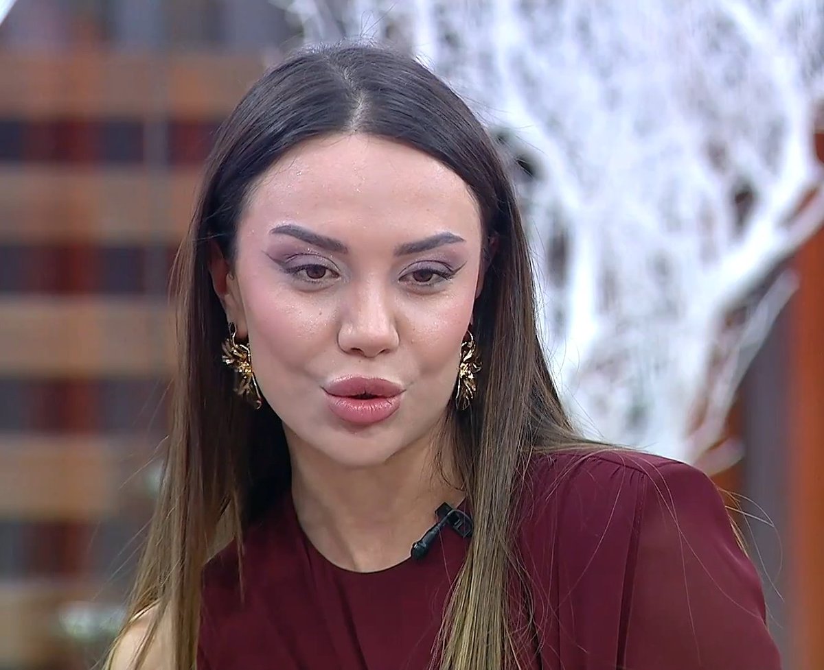 carlamacemozz's tweet photo. Aleynayi su sekil izliyoruz... Nasil hala korayi savunuyor anlamıyorum.. hiç beklemezdimmm
#kısmetseolur https://t.co/x6JzxYIPGY
