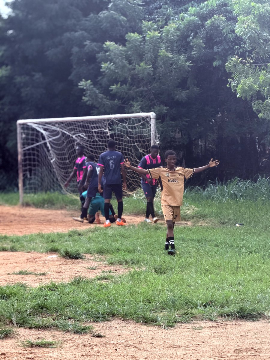 tomtomfc_'s tweet photo. Positioning ➡️ Anticipation ➡️ Strike ➡️ Celebration ✨️.

— Moments surrounding today's opener from @Ayomibold, his first in TOMTOM FC colours ⚫️🟠⚪️.

#TOMTOMFC #UnityCup #MD4 https://t.co/vIr2dQ9wcu