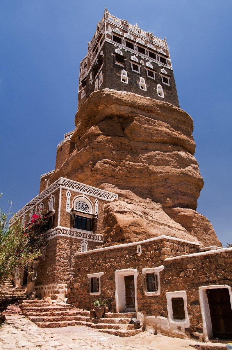 aseelswaid9's tweet photo. The beauty of ancient Yemeni architecture https://t.co/I5CZSTR8k8