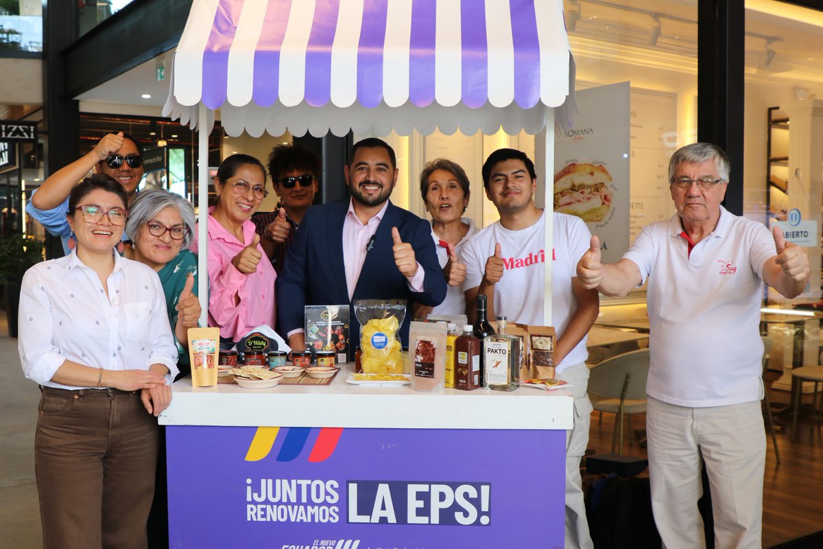 IEPS_Ec's tweet photo. 🔴 ¡La #EconomíaPopularYSolidaria sigue abriendo caminos! 🤝🇪🇨

En la 📍 Romana Artisan, en Plaza Briza #Cumbayá, nuestro director general @TJJuanchoD inauguró la 6.ª #PerchaEPS 🛒

Iniciativa de la estrategia Somos Marka, que une esfuerzos con el sector privado para acercar más productos de la #EPS a la ciudadanía.