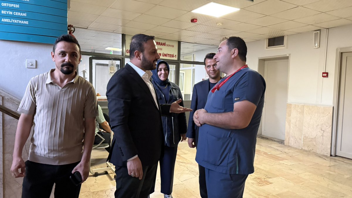 AkHaliliyeKadin's tweet photo. 📍 Balıklıgöl Devlet Hastanesi

İlçe Başkanımız Mustafa Bağmancı, Kadın Kolları Başkanımız Fatma Ocak, İlçe Başkan Yardımcımız Mehmet Emin Yeşil ve Gençlik Kolları Başkanımız Mehmet Doğan Salar ile birlikte, Perşembe Akşamları Ziyaretleri kapsamında Balıklıgöl Devlet Hastanesi’nde hastalarımızı, hasta yakınlarımızı ve büyük bir özveriyle görev yapan sağlık çalışanlarımızı ziyaret ettiler.

İçten bir selamın, samimi bir duanın ve küçük bir gülün gönüllerde bıraktığı mutluluğa ortak olduk. Rabbim tüm hastalarımıza acil şifalar ihsan etsin, sağlık çalışanlarımızın emeklerini ve gayretlerini daim eylesin. 🤲🏻

#AKPartiHaliliye #AKKadınHaliliye #PerşembeAkşamlarıZiyaretleri #BalıklıgölDevletHastanesi #GönüllereDokunuyoruz 

@RTErdogan @abuyukgumus @tugbaisikercan @tulaykaynarca @bybekirbozdag @Akparti @AKKADINGM @milhamigunbegi @ZehraAy063 @mbagmanci63 @fatmaocak0663 @MDOGANSALAR_TR @aveminyesil @akkadinsanlurfa @AkHaliliyeKadin