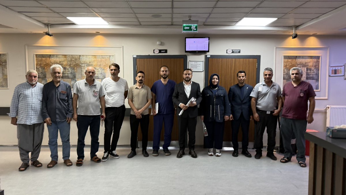 AkHaliliyeKadin's tweet photo. 📍 Balıklıgöl Devlet Hastanesi

İlçe Başkanımız Mustafa Bağmancı, Kadın Kolları Başkanımız Fatma Ocak, İlçe Başkan Yardımcımız Mehmet Emin Yeşil ve Gençlik Kolları Başkanımız Mehmet Doğan Salar ile birlikte, Perşembe Akşamları Ziyaretleri kapsamında Balıklıgöl Devlet Hastanesi’nde hastalarımızı, hasta yakınlarımızı ve büyük bir özveriyle görev yapan sağlık çalışanlarımızı ziyaret ettiler.

İçten bir selamın, samimi bir duanın ve küçük bir gülün gönüllerde bıraktığı mutluluğa ortak olduk. Rabbim tüm hastalarımıza acil şifalar ihsan etsin, sağlık çalışanlarımızın emeklerini ve gayretlerini daim eylesin. 🤲🏻

#AKPartiHaliliye #AKKadınHaliliye #PerşembeAkşamlarıZiyaretleri #BalıklıgölDevletHastanesi #GönüllereDokunuyoruz 

@RTErdogan @abuyukgumus @tugbaisikercan @tulaykaynarca @bybekirbozdag @Akparti @AKKADINGM @milhamigunbegi @ZehraAy063 @mbagmanci63 @fatmaocak0663 @MDOGANSALAR_TR @aveminyesil @akkadinsanlurfa @AkHaliliyeKadin