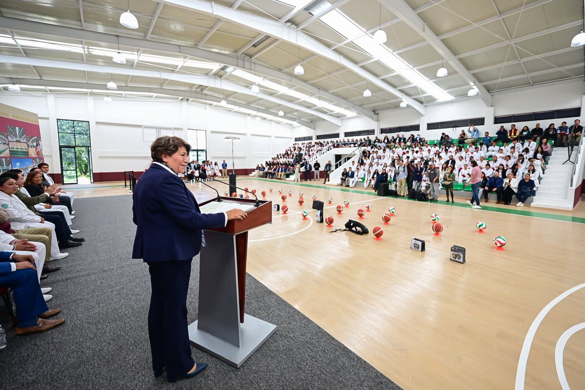 delfinagomeza's tweet photo. El bienestar integral de las y los estudiantes mexiquenses es nuestra prioridad. Como parte del 2026, #AñoDeLasObrasEdoMex, entregamos la rehabilitación del gimnasio de la Universidad Estatal del Valle de Toluca, para fomentar el deporte y el cuidado de la salud física y mental.
Las y los jóvenes son prioridad para la transformación de nuestro #EdoMex y son la clave para un mejor futuro, por lo que siempre contarán con este gobierno para brindarles las herramientas para que puedan desarrollar todas sus habilidades.
#ElPoderDeServir