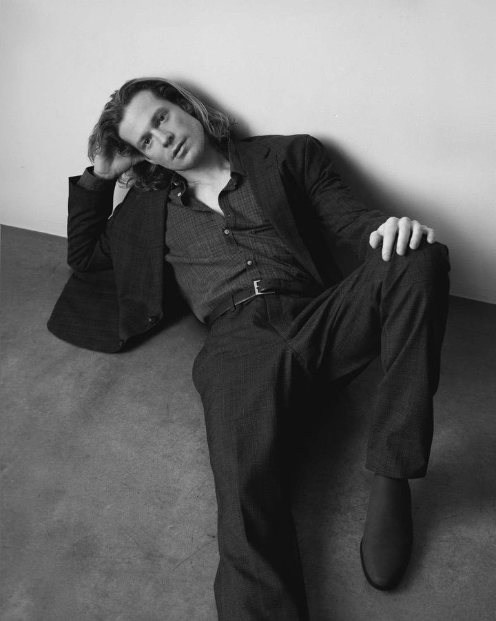 DigestivoGraham's tweet photo. This fucking photoshoot man…. https://t.co/tpWVwYGPgf