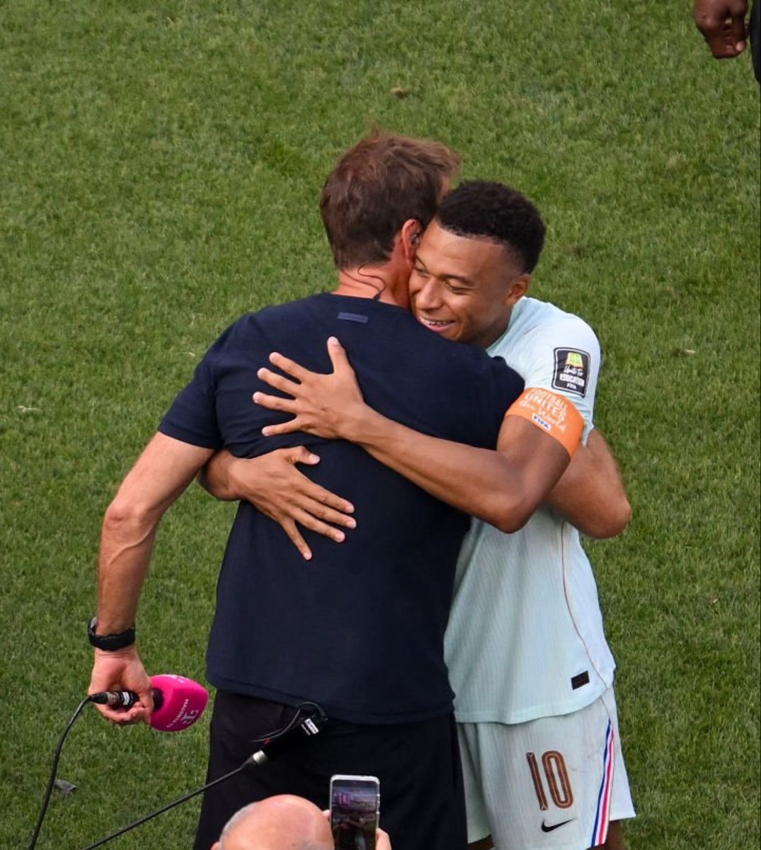 RMCFarab's tweet photo. يورغن كلوب وكيليان مبابي. 🤍 https://t.co/6RgkFHNUEO