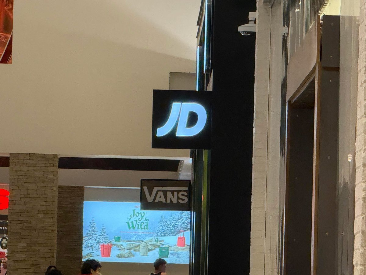 hackerhaus's tweet photo. @JDVance Saw this in the mall. Thought of you. https://t.co/mhB8NcVA8W