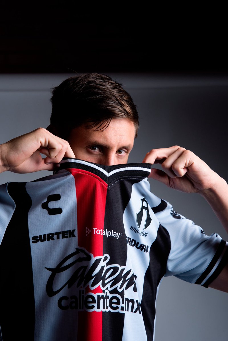 AtlasFC's tweet photo. Alguna postales del Media Day de nuestros Rojinegros. 📸❤️🖤

¿Cuál pones de fondo de pantalla? 🤩

Spoiler: todas salieron buenas. 😮‍💨

#ParaLaFielPorLaFielYConLaFiel https://t.co/fHeKxTXo5X