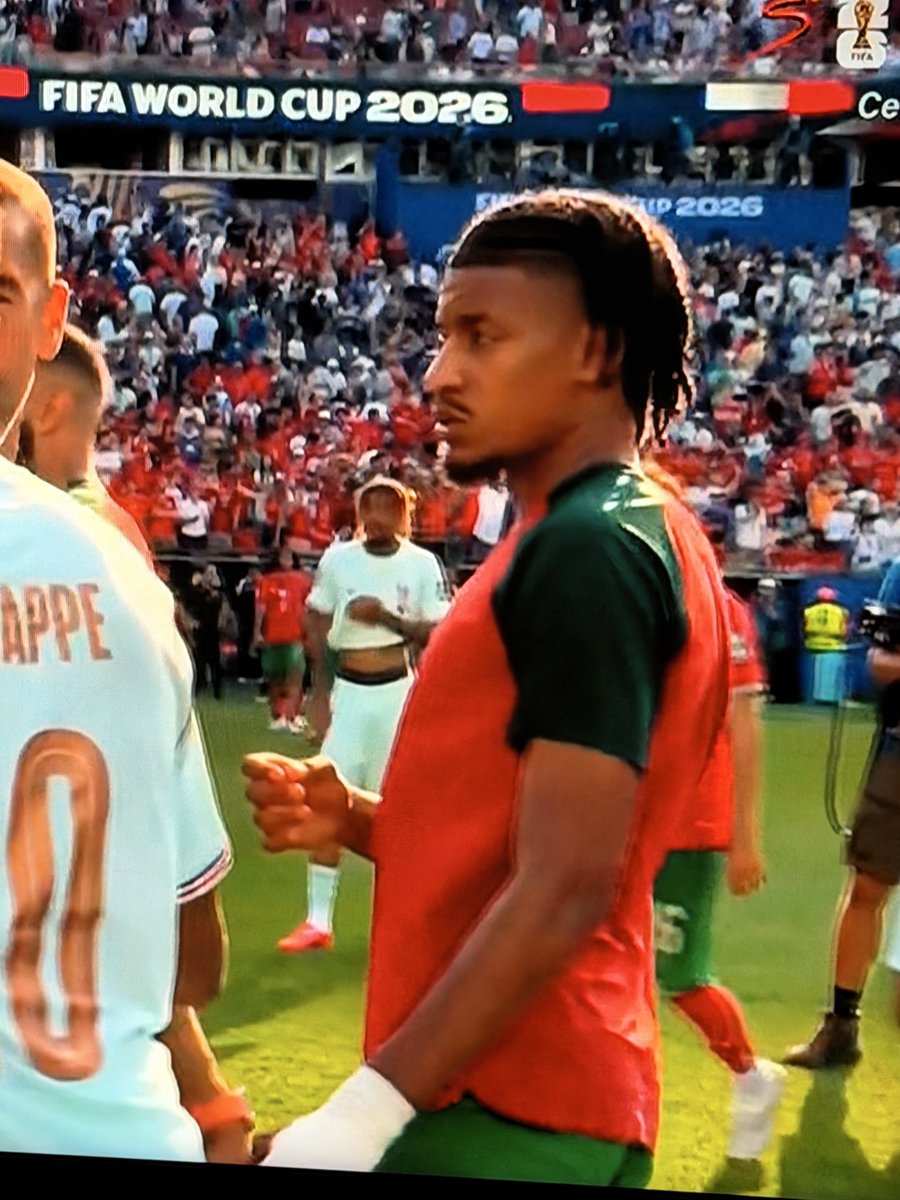 AwaziDr's tweet photo. #Afrique: L’espoir s’envole.
Le Maroc, dernier survivant africain de ce Mondial 2026, n’a pas fait de miracle.
Le bilan est lourd: 10 équipes engagées, 0 en 1/4de finale.💔
Il faut regarder la réalité en face: nous sommes encore trop faibles.
Admettons-le pour enfin progresser⚽ https://t.co/xKLrIxUMwL